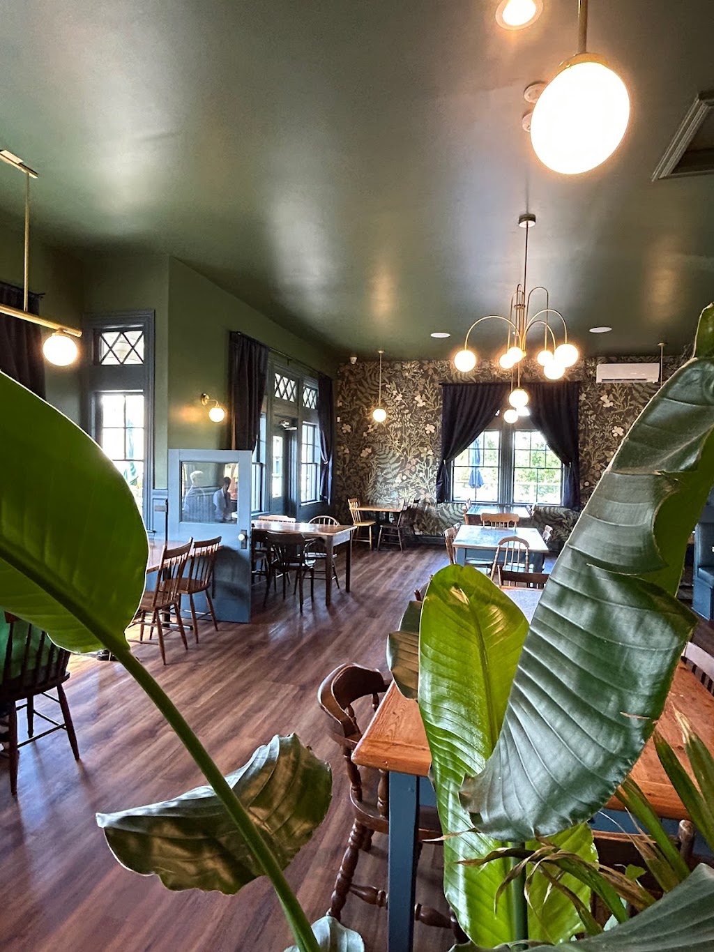 Junction Sixteen | 73 Queen St, Bridgetown, NS B0S 1C0, Canada | Phone: (902) 665-4141