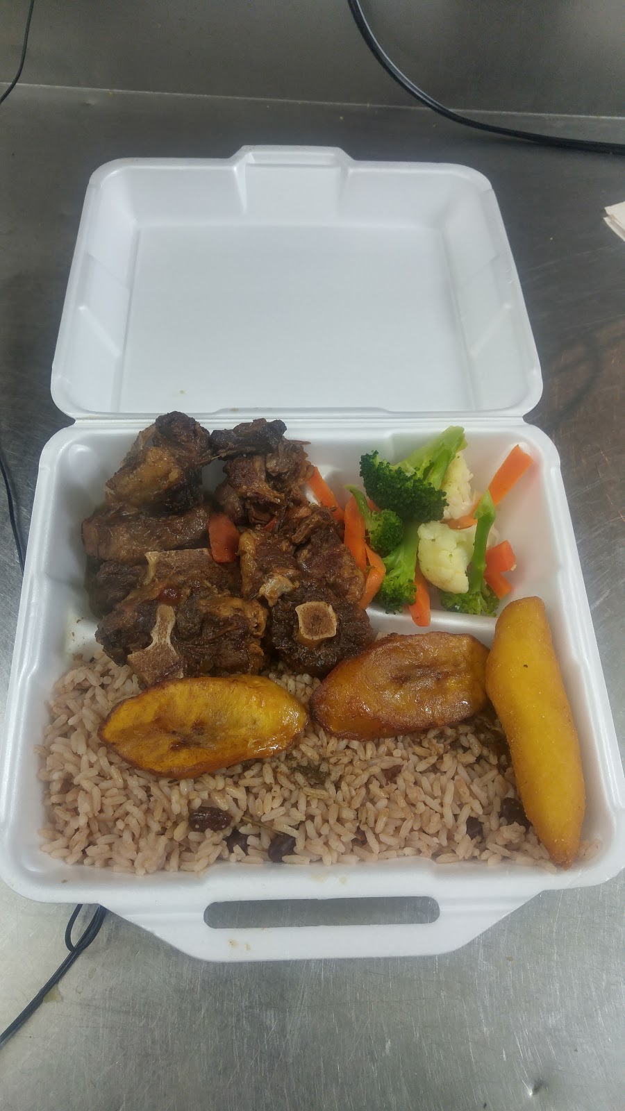 Rôtisserie Des Caraibes | 1999 Boulevard Édouard, Saint-Hubert, QC J4T 2S2, Canada | Phone: (438) 925-3417