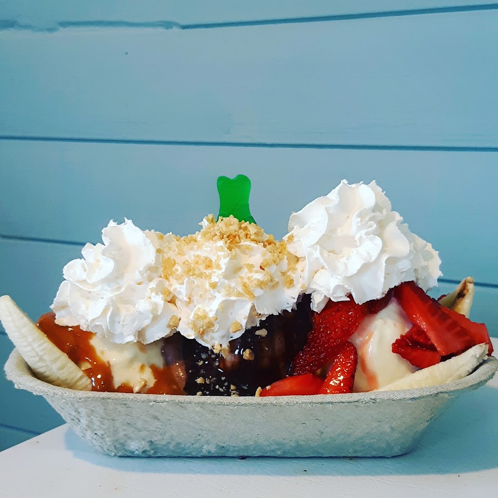 Treats & Sweets Dairy Bar | 515 N Lake Harbour Rd, Lakeville, PE C0A 2B0, Canada | Phone: (902) 327-0356