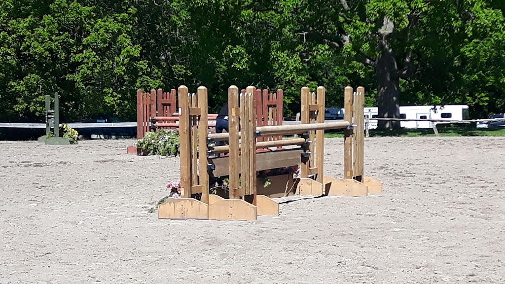Burbrook Equestrian | 2147 Cordukes Rd, Kingston, ON K7L 4V4, Canada | Phone: (613) 544-3428