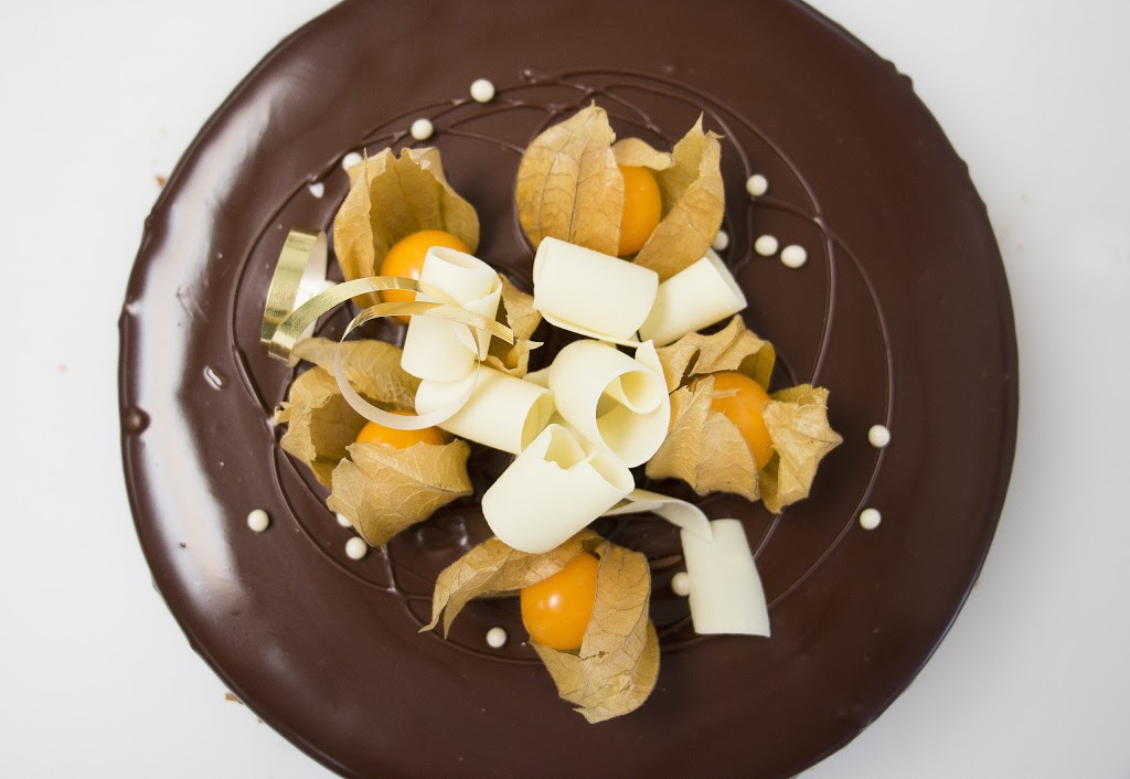 Éclair de Lune | 1049 40 Ave NW, Calgary, AB T2K 0G2, Canada | Phone: (403) 398-8803