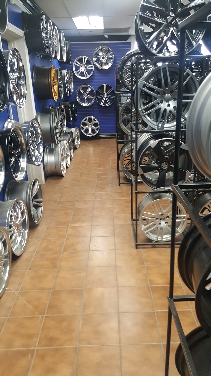Wheels For Less | 130 Oakdale Rd, North York, ON M3N 1V9, Canada | Phone: (416) 749-8473