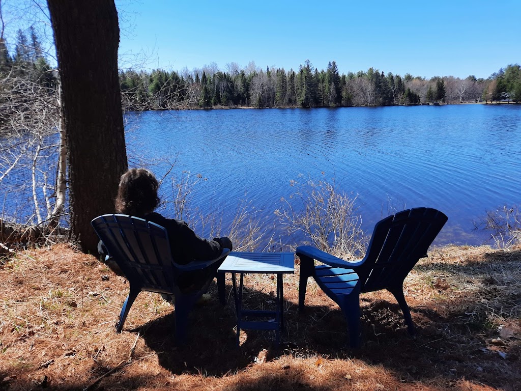 Les Chalets Double K # 2 | Chem. du Lac-à-la-Perchaude, Saint-Alexis-des-Monts, QC J0K 1V0, Canada | Phone: (819) 995-4879