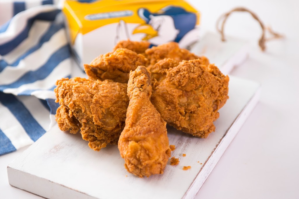 Pizza 38 & Chesters Fried Chicken | 5403 38 Ave NW, Edmonton, AB T6L 6W7, Canada | Phone: (780) 485-0038