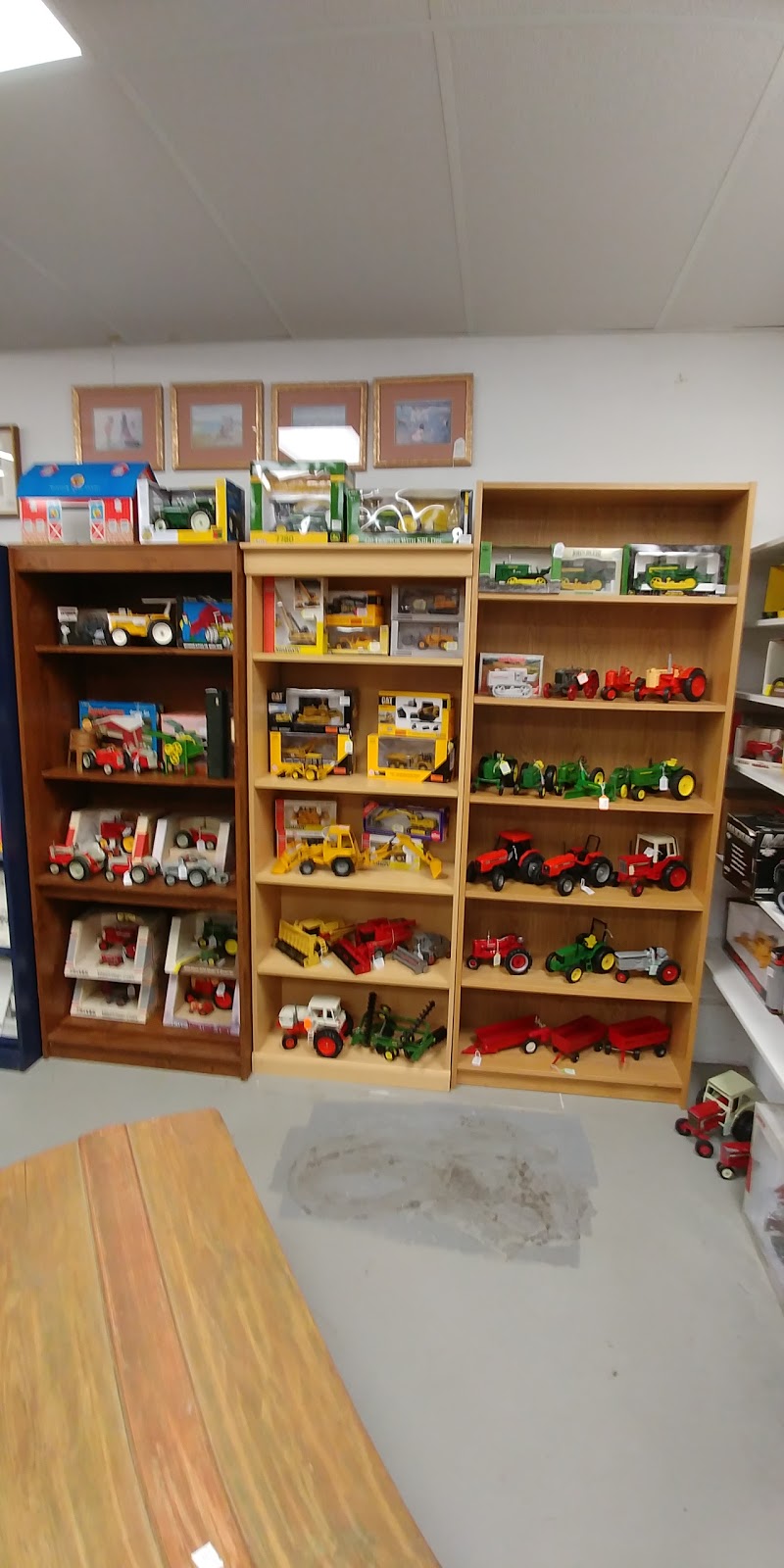 Courtland Treasures | 682 James St, Delhi, ON N4B 2C7, Canada | Phone: (519) 582-2929