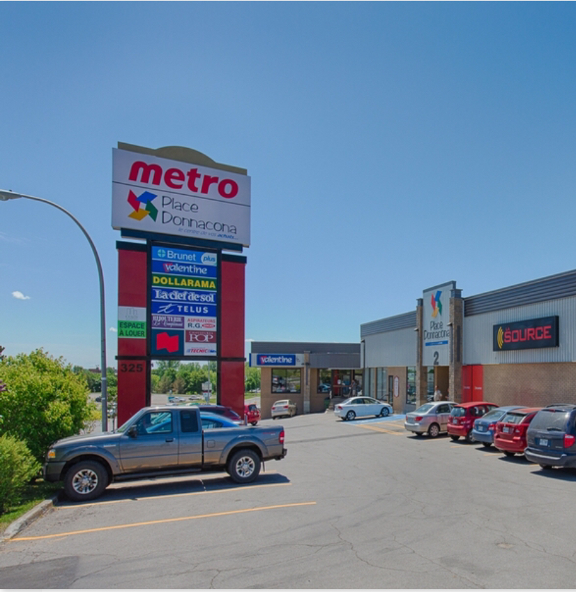 Centre commercial Place Donnacona | 325 Rue de lÉglise, Donnacona, QC G3M 2A2, Canada | Phone: (418) 285-2781
