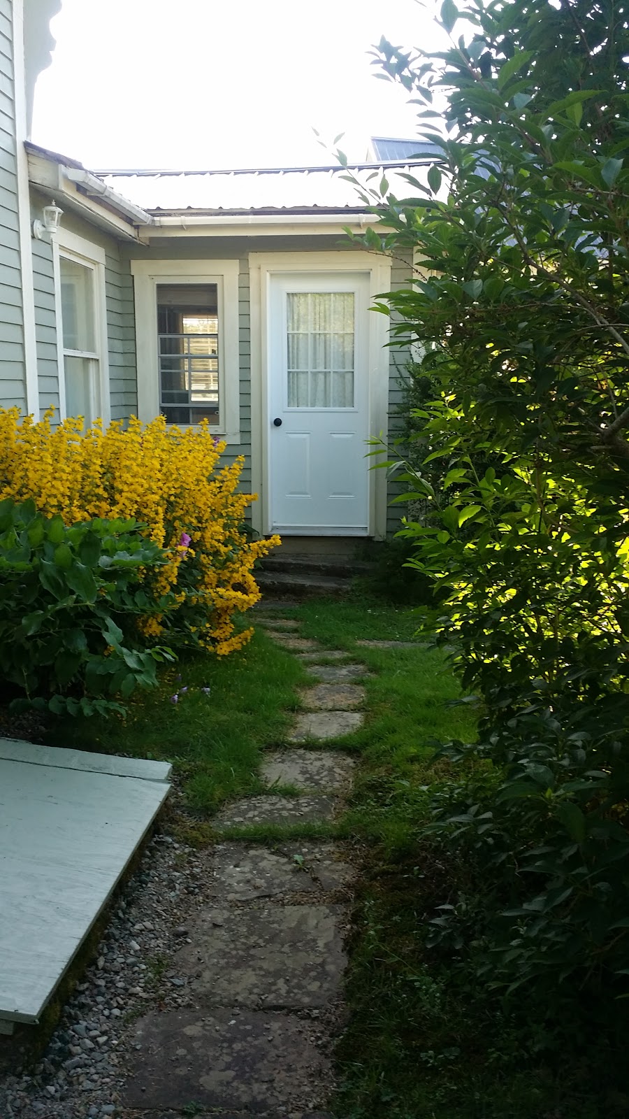 Sandpipers rest B & B | 15 Marys Point Rd, Harvey, NB E4H 2M5, Canada | Phone: (506) 882-2744