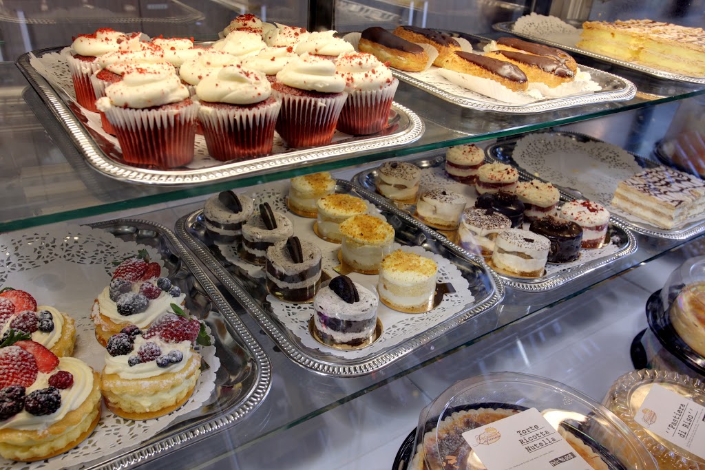 Les Délices Lafrenaie Pointe-Claire | 58 Boulevard Brunswick A, Pointe-Claire, QC H9B 2L3, Canada | Phone: (514) 542-4242