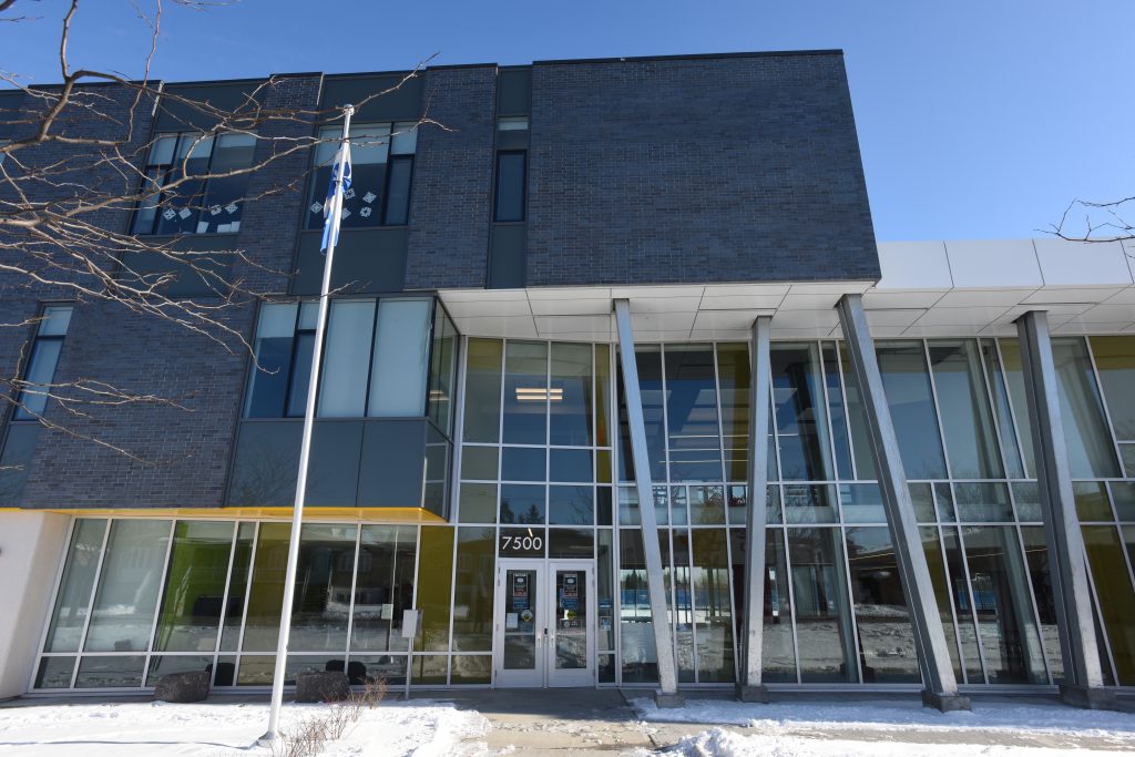 LOrée-du-parc Primary School | 7500 Rue Jean-Chevalier, LaSalle, QC H8N 2J4, Canada | Phone: (514) 748-4644