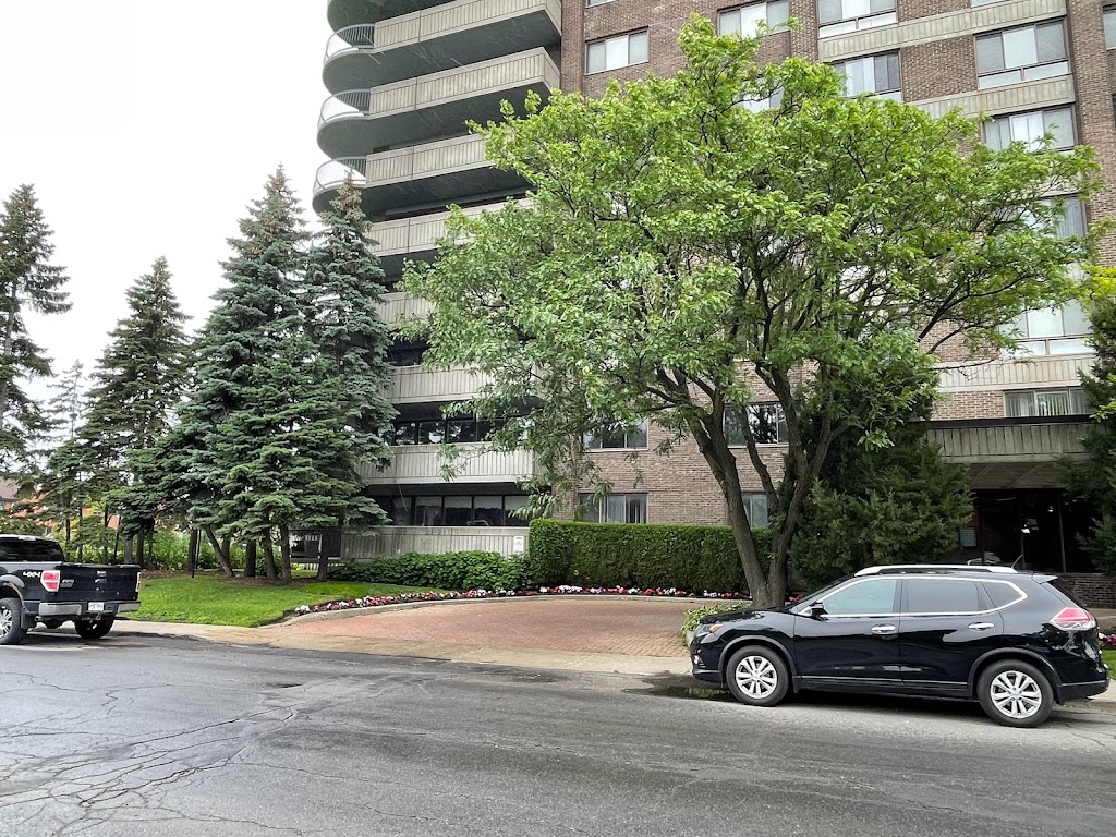 Condo Chateau Doral | 5825 Av. Shalom, Côte Saint-Luc, QC H4W 3A5, Canada | Phone: (514) 488-7990