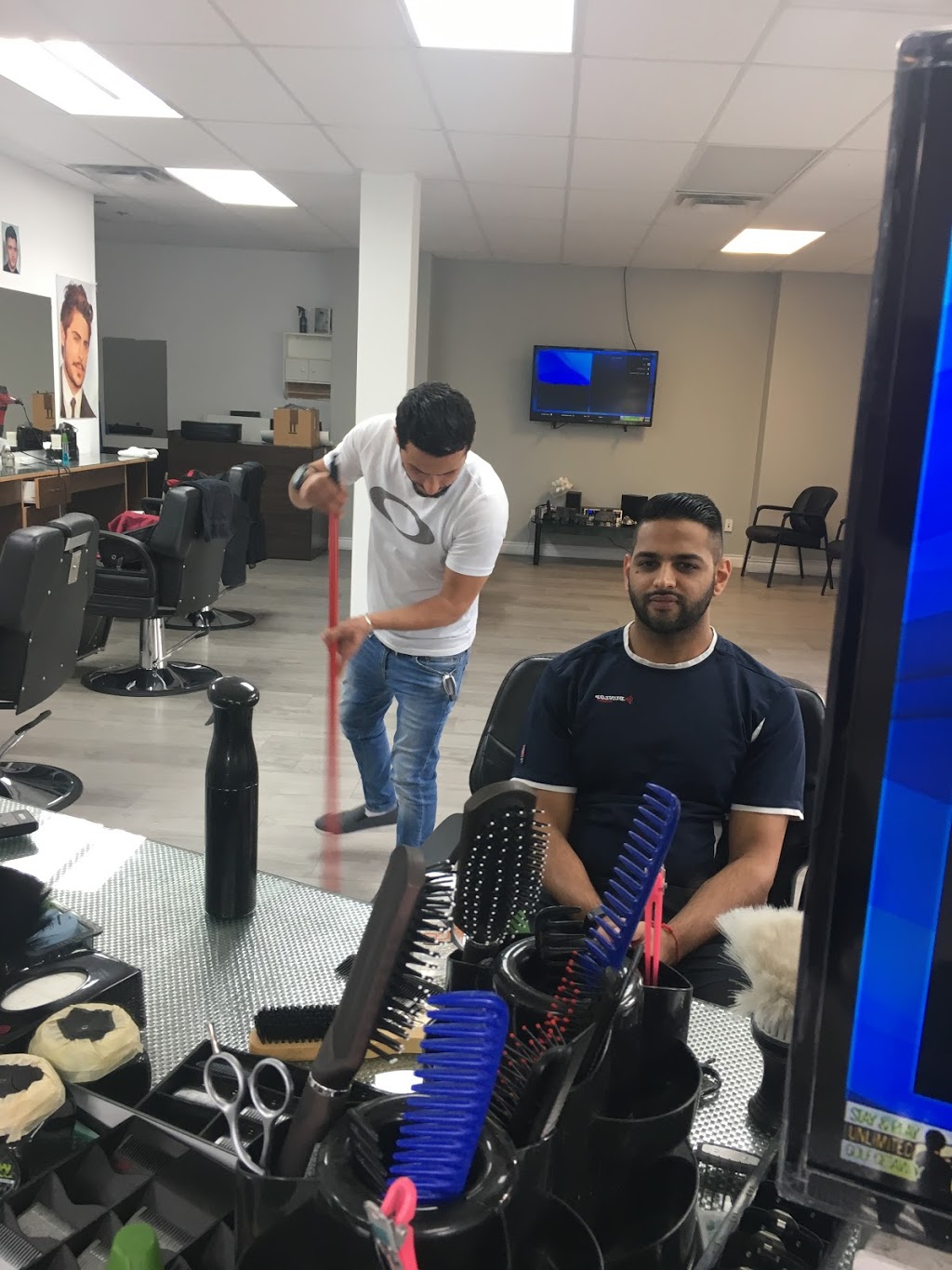 Thompson Barber Shop | 599 Thompson Rd S, Milton, ON L9T 6H7, Canada | Phone: (905) 203-2838