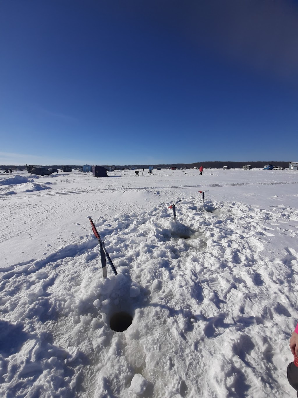 Centre de pêche sur glace | 340 Route du Long-Sault, Saint-André-dArgenteuil, QC J0V 1X0, Canada | Phone: (450) 537-3100