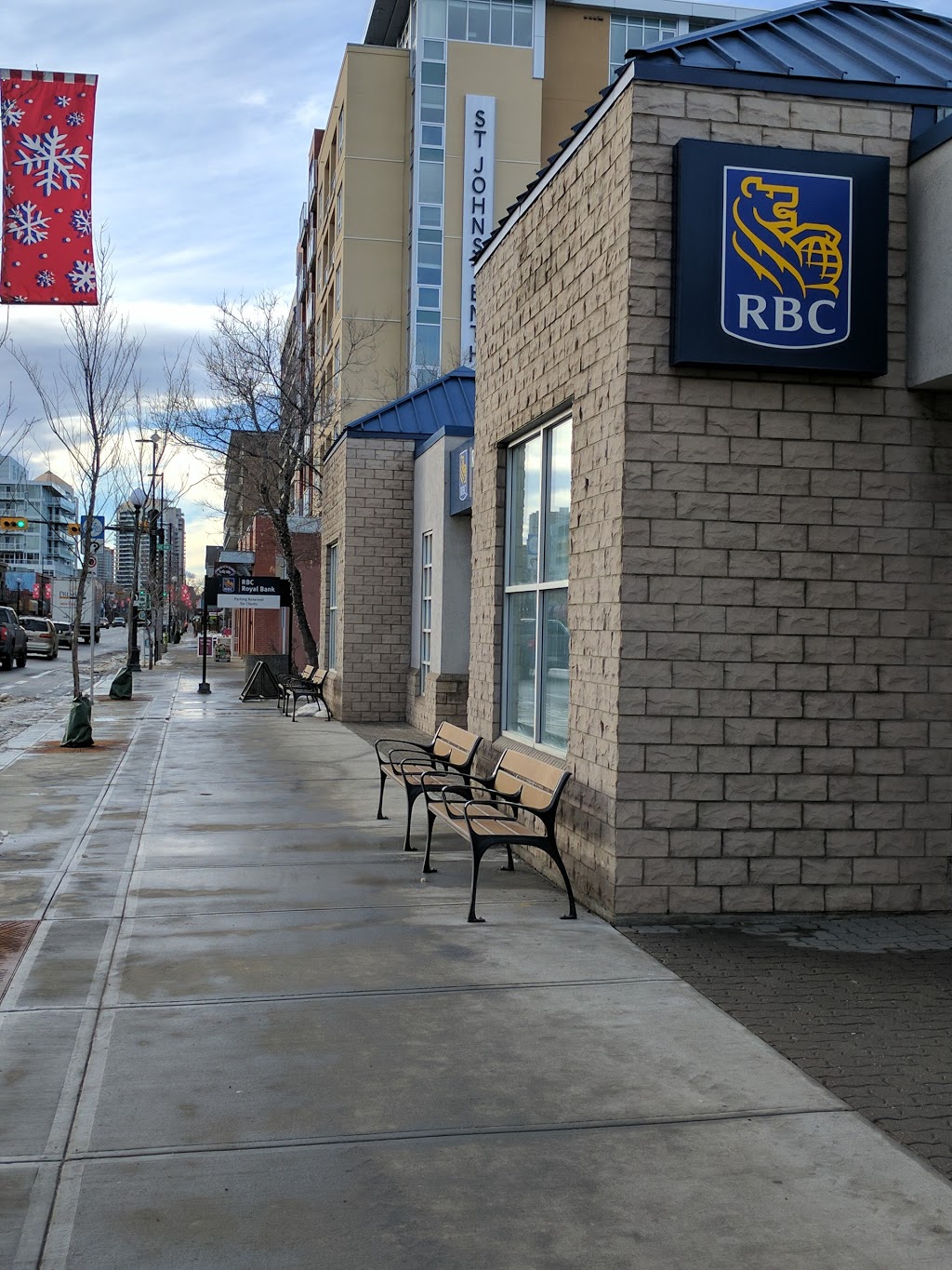 RBC Royal Bank | 417 10 St NW, Calgary, AB T2N 1W1, Canada | Phone: (403) 292-2160