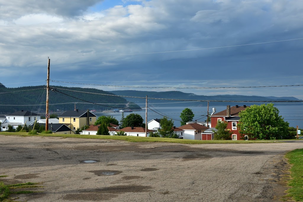 Auberge Café Chez Sam | 300 Rue Leclerc, Baie-Sainte-Catherine, QC G0T 1A0, Canada | Phone: (418) 237-4040