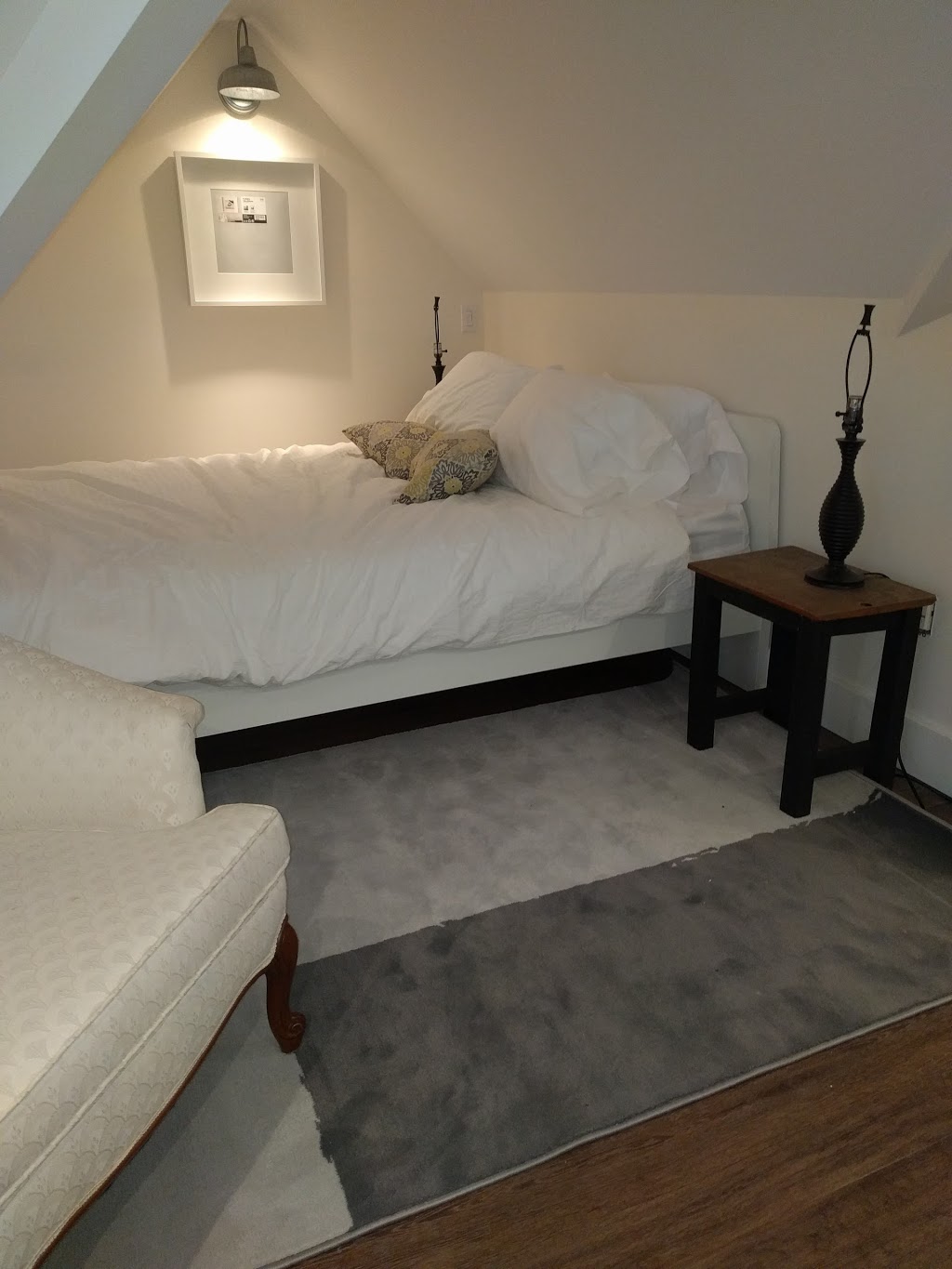 Oakleigh Carriage House | 4103 Scoones Pl, Victoria, BC V8X 4R4, Canada | Phone: (250) 888-1523