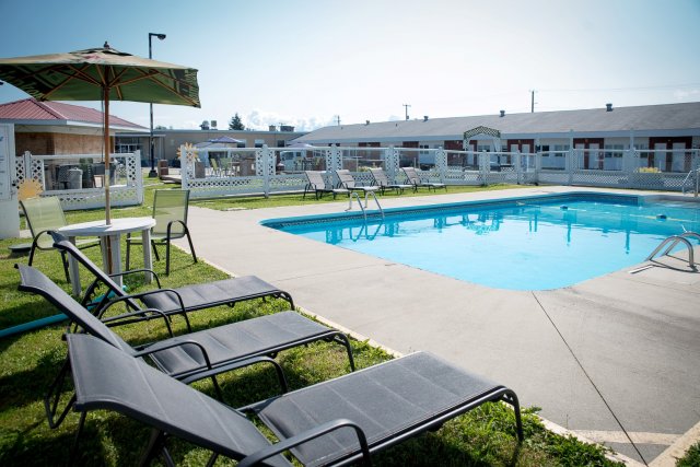 Hotel Balmoral | 3625 Boulevard Frontenac E, Thetford Mines, QC G6H 4G3, Canada | Phone: (418) 335-9138