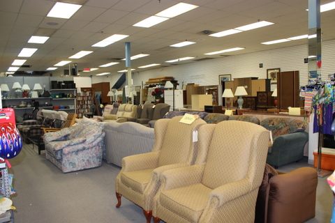 Grenier Populaire des Basses-Laurentides | 217 Rue Saint-Laurent, Saint-Eustache, QC J7P 4W4, Canada | Phone: (450) 623-5891