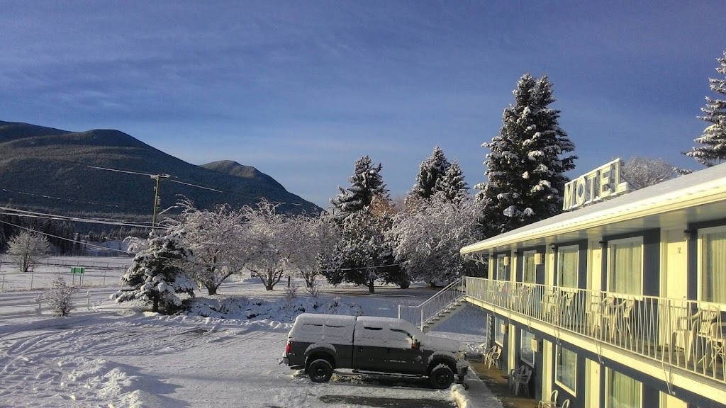 Round-Up Motel | 1214 Kelly Lake Rd, Clinton, BC V0K 1K0, Canada | Phone: (250) 459-2226