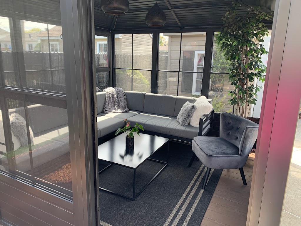 Lawn Jardin | 7800 Rue Notre Dame O, Montréal, QC H4C 3K4, Canada | Phone: (514) 241-9912