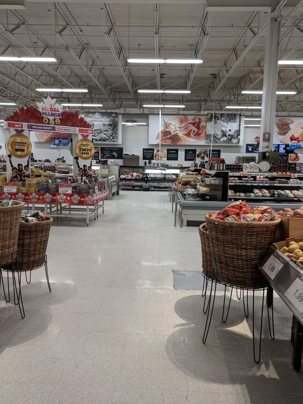 Loblaws | 10909 Yonge St, Richmond Hill, ON L4C 3E3, Canada | Phone: (905) 737-1222