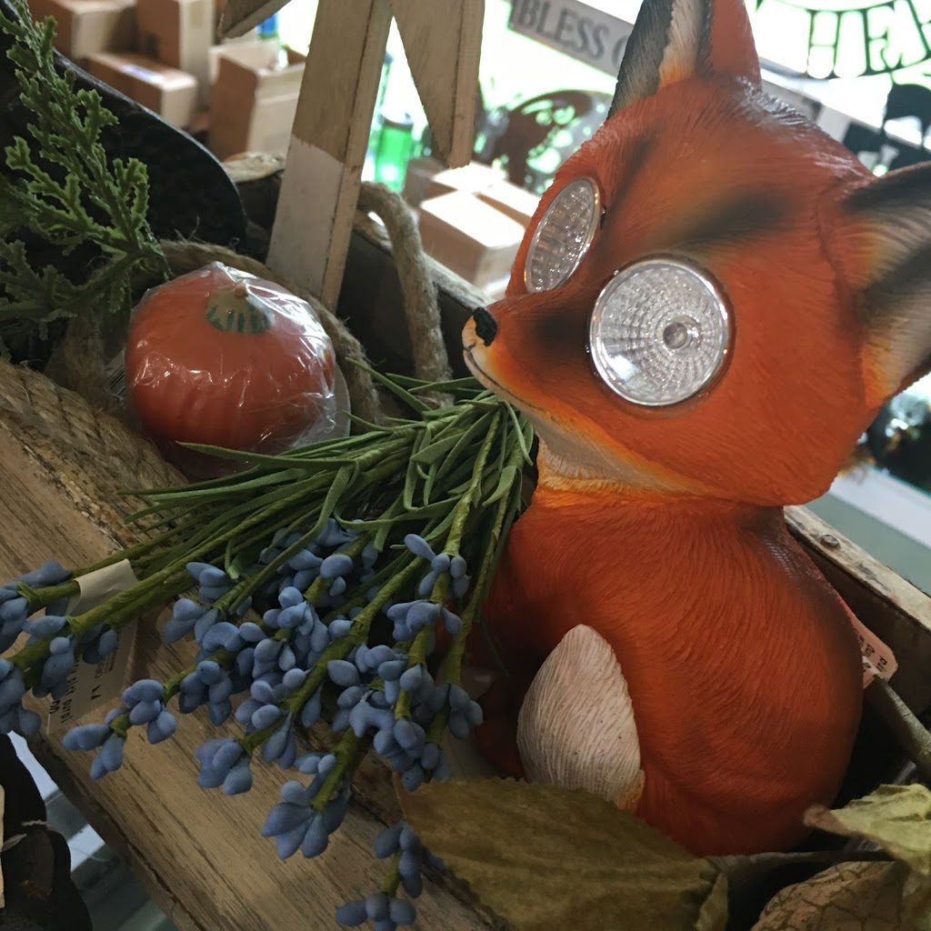 CraftWorks and Antiques At The Barn | 124 Lindsay Rd, Selwyn, ON K9J 0C5, Canada | Phone: (705) 750-1010