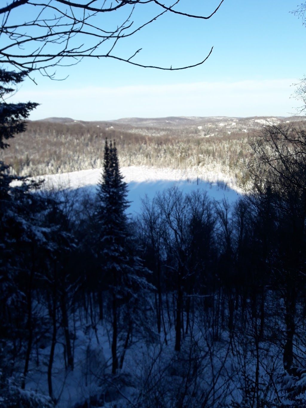 Chalet Far Hills | 5966 Chemin du Lac-La Salle, Val-Morin, QC J0T 2R0, Canada | Phone: (819) 322-2834