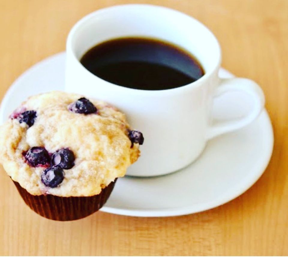 Tim Hortons | 160 Kendal Ave, Toronto, ON M5R 1M3, Canada | Phone: (416) 415-5000