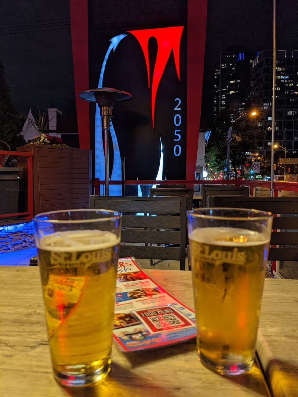 St. Louis Bar & Grill | 2050 Yonge St, Toronto, ON M4S 1Z9, Canada | Phone: (416) 480-0202