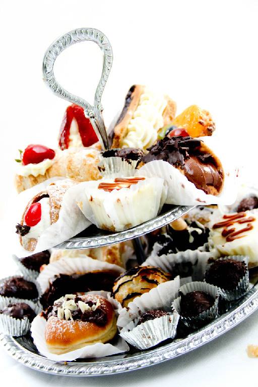 Landstra Catering | 378 Beattie St, Strathroy, ON N7G 2X6, Canada | Phone: (519) 245-3920