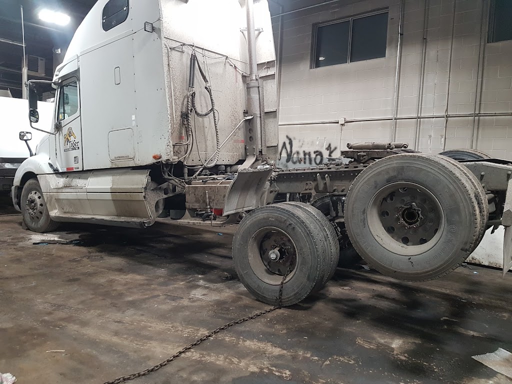 Trillium Truck Reparis Inc. | 5260 Bradco Blvd, Mississauga, ON L4W 1G7, Canada | Phone: (905) 696-6856