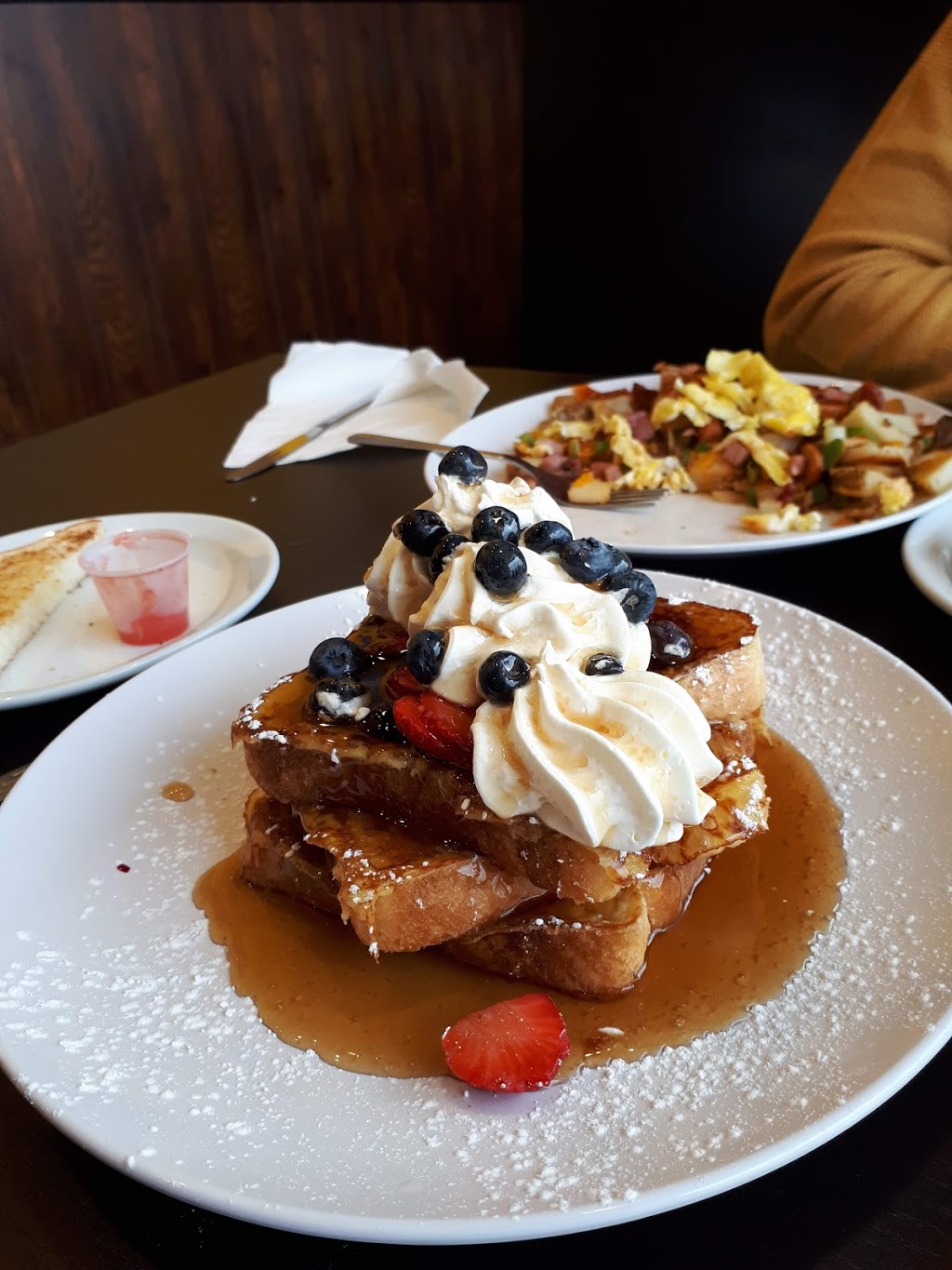 Stacked Pancake & Breakfast House Wasaga Beach | 1890 Mosley St #5, Wasaga Beach, ON L9Z 1Z4, Canada | Phone: (705) 429-5555