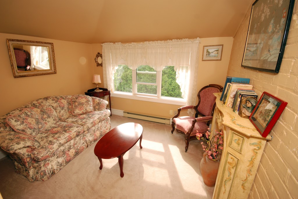 The Southampton Inn | 118 High St, Southampton, ON N0H 2L0, Canada | Phone: (888) 214-3816
