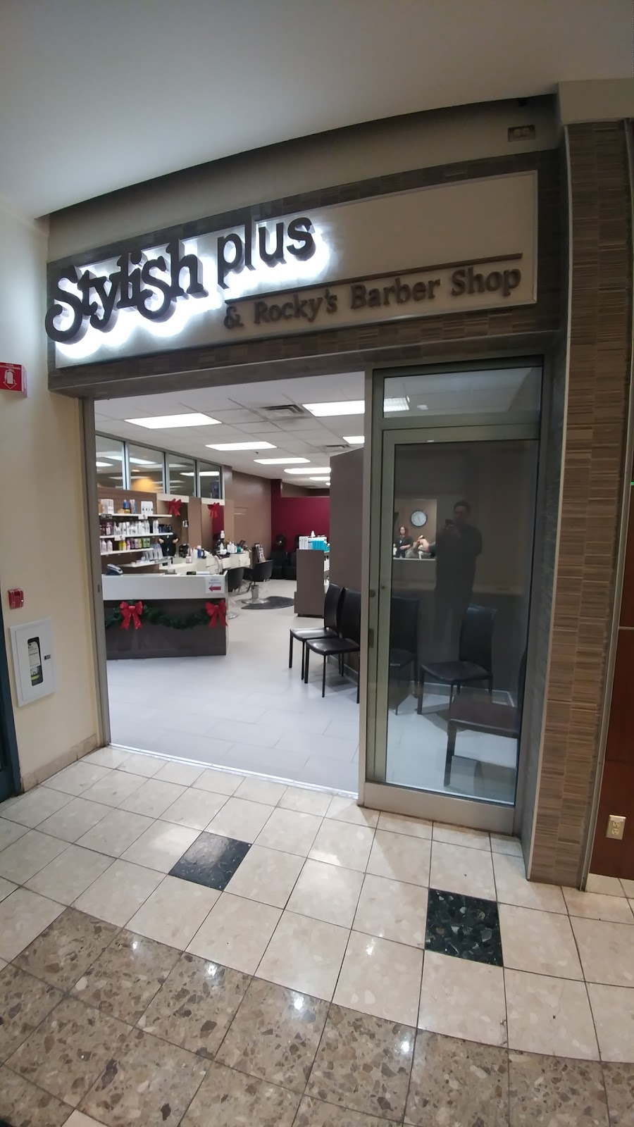 Rockys Barber Shop | 785 Wonderland Rd S, London, ON N6K 2Y5, Canada | Phone: (519) 474-4345