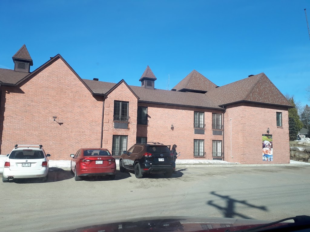 Hôtel Spa Château Sainte-Adèle | 3080 Boulevard de Sainte-Adèle, Sainte-Adèle, QC J8B 2N5, Canada | Phone: (855) 881-4888