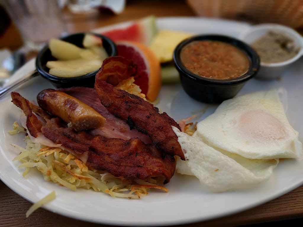 La Grand-Mère Poule | 2500 Rue Beaubien E, Montréal, QC H1Y 1G2, Canada | Phone: (514) 725-4419