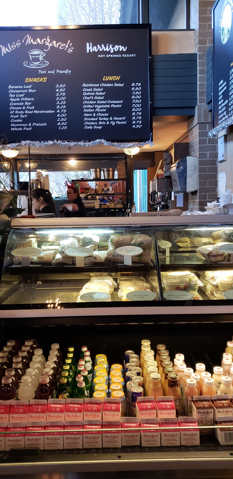 Miss Margarets | 100 Esplanade Ave, Harrison Hot Springs, BC V0M 1K0, Canada | Phone: (604) 796-2244
