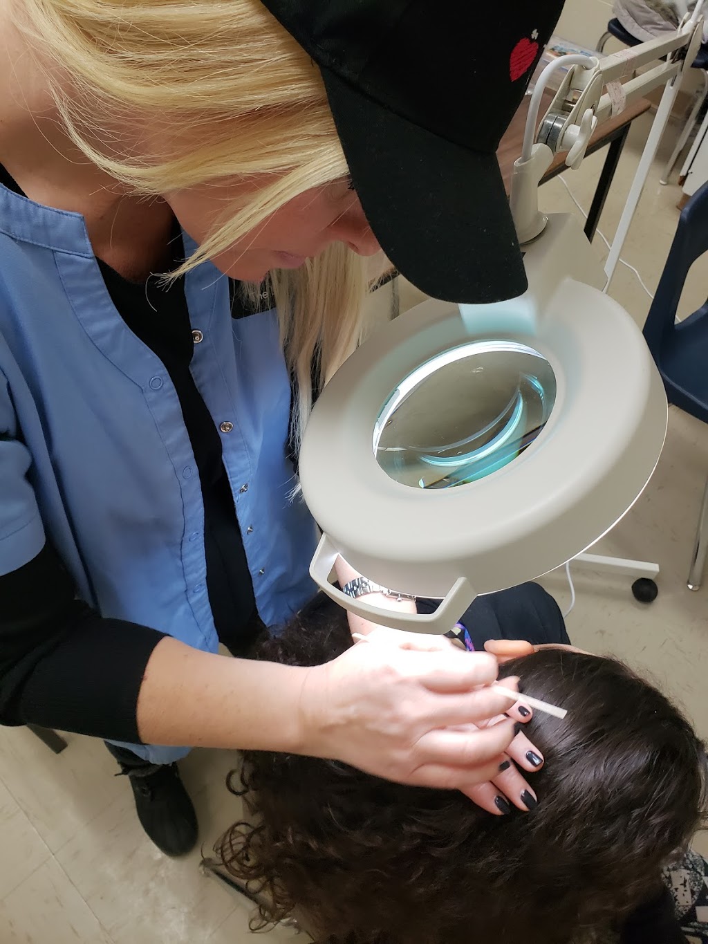 The Lice Crew | Clinique de Poux - Dollard-des-Ormeaux | 4230 Boul Saint-Jean Suite #209, Dollard-des-Ormeaux, QC H9H 3X4, Canada | Phone: (514) 624-5423