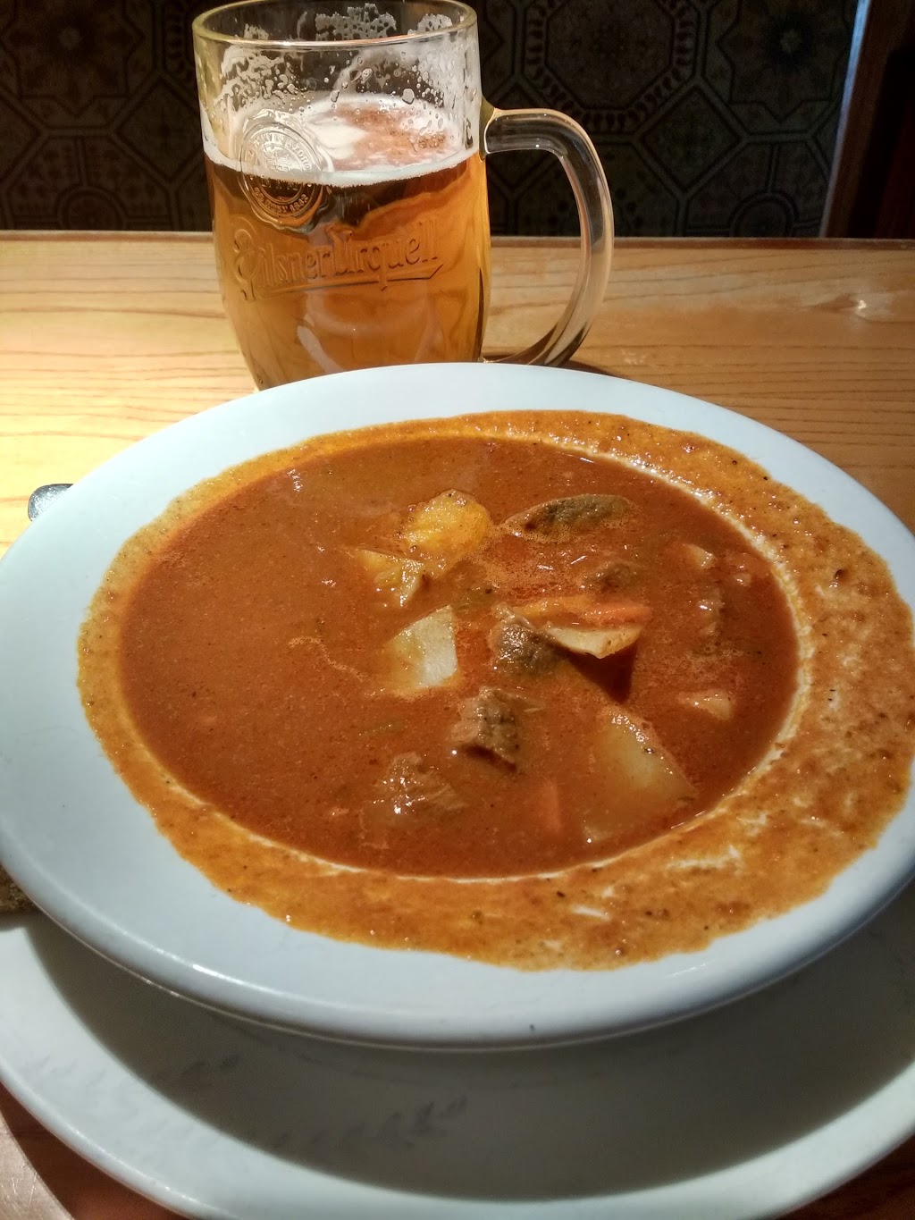 Fiddlers Dell Bar & Grill | 781 Annette St, Toronto, ON M6S 2E4, Canada | Phone: (416) 767-8882
