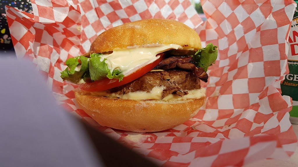 Snack et Délices Montebello | 497 Rue Notre Dame, Montebello, QC J0V 1L0, Canada | Phone: (819) 309-0595