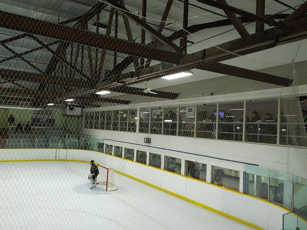 Greenwood Arena | 4065 Dufferin Ave, Petrolia, ON N0N 1R0, Canada | Phone: (519) 882-1570
