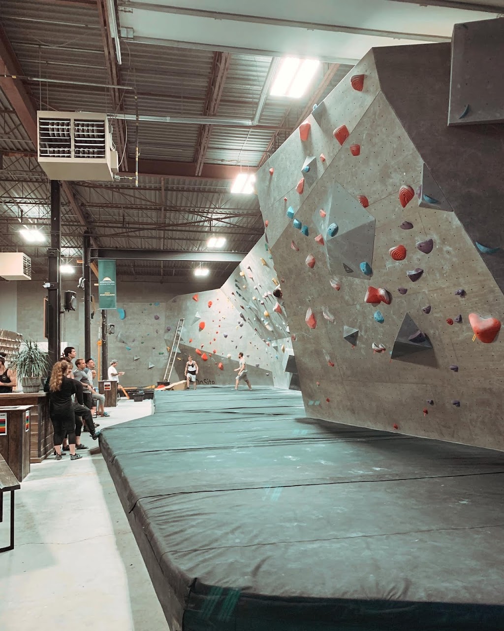 Takai Escalade | 91 Rue de Normandie #201, Repentigny, QC J6A 7B3, Canada | Phone: (450) 932-6811