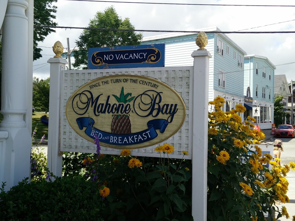 Mahone Bay Bed & Breakfast | 558 Main St, Mahone Bay, NS B0J 2E0, Canada | Phone: (902) 624-6388