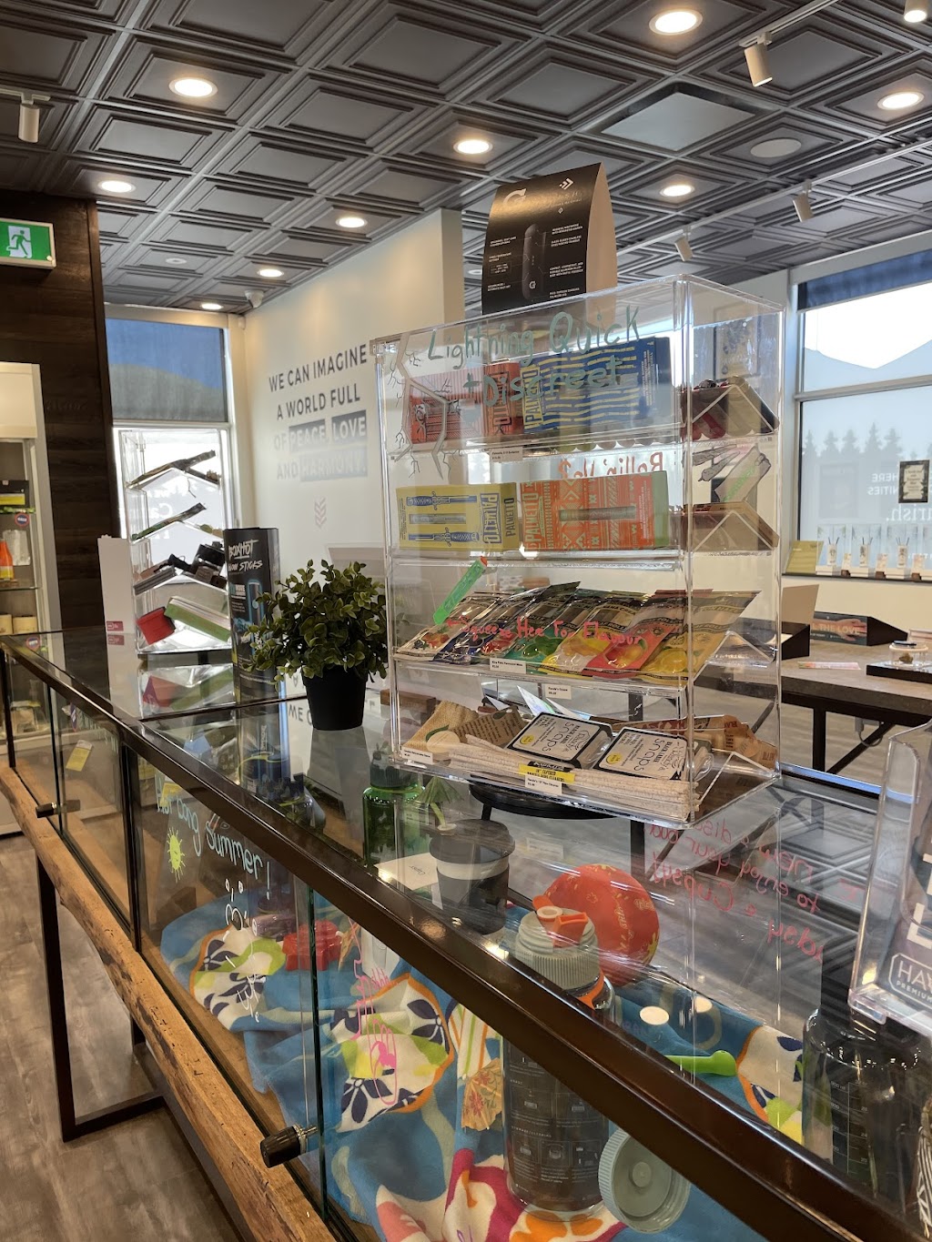 Spiritleaf | Crossroads | Cannabis Store | 529 W Hunt Club Rd, Nepean, ON K2G 5W5, Canada | Phone: (613) 519-9333