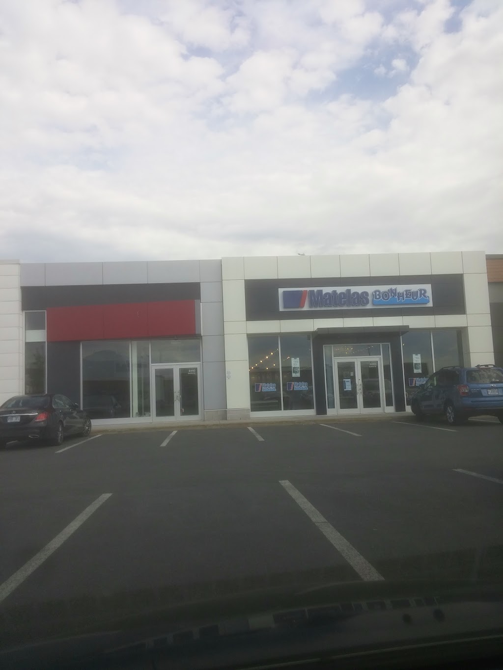 Matelas Bonheur DIX30 | 8440 Boulevard Leduc #25, Brossard, QC J4Y 0K7, Canada | Phone: (450) 443-6000