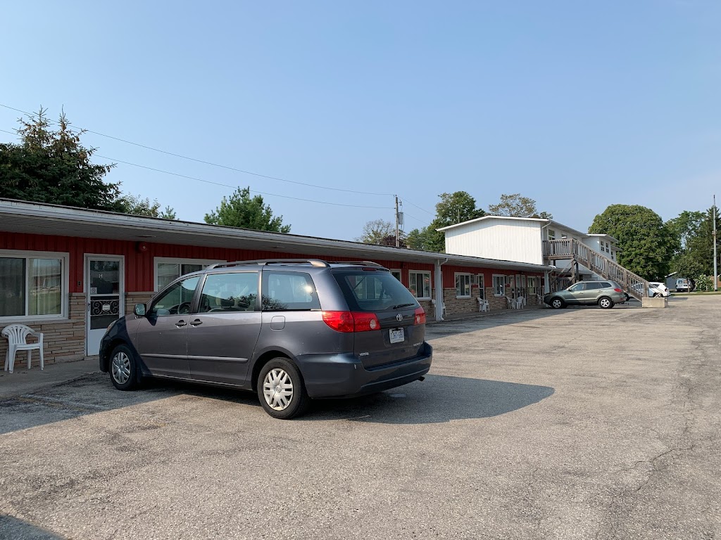 Maple Leaf Inn | 481 Broadway St, Kincardine, ON N2Z 2C2, Canada | Phone: (519) 396-5888