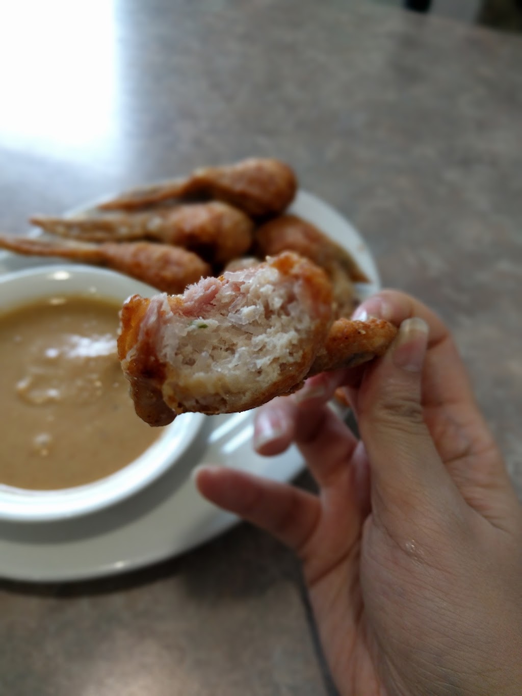 Bouns Restaurant | 4-208 Marion St, Winnipeg, MB R2H 0T6, Canada | Phone: (204) 231-3005