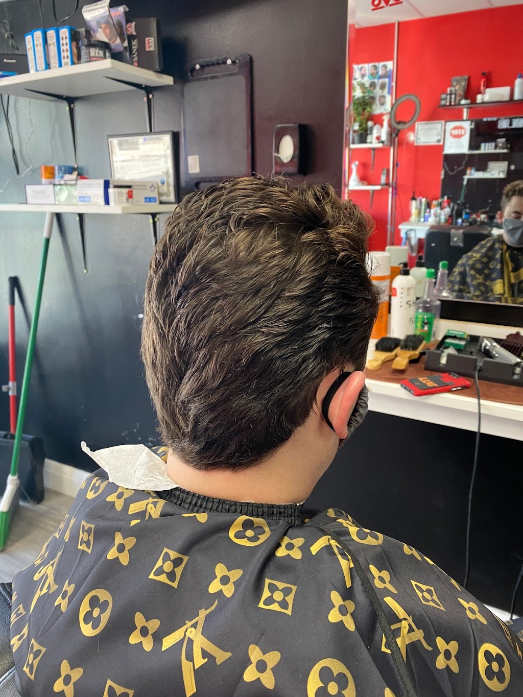 Oro Barber Shop | 23 Macdonell St, Guelph, ON N1H 2Z4, Canada | Phone: (519) 763-3203