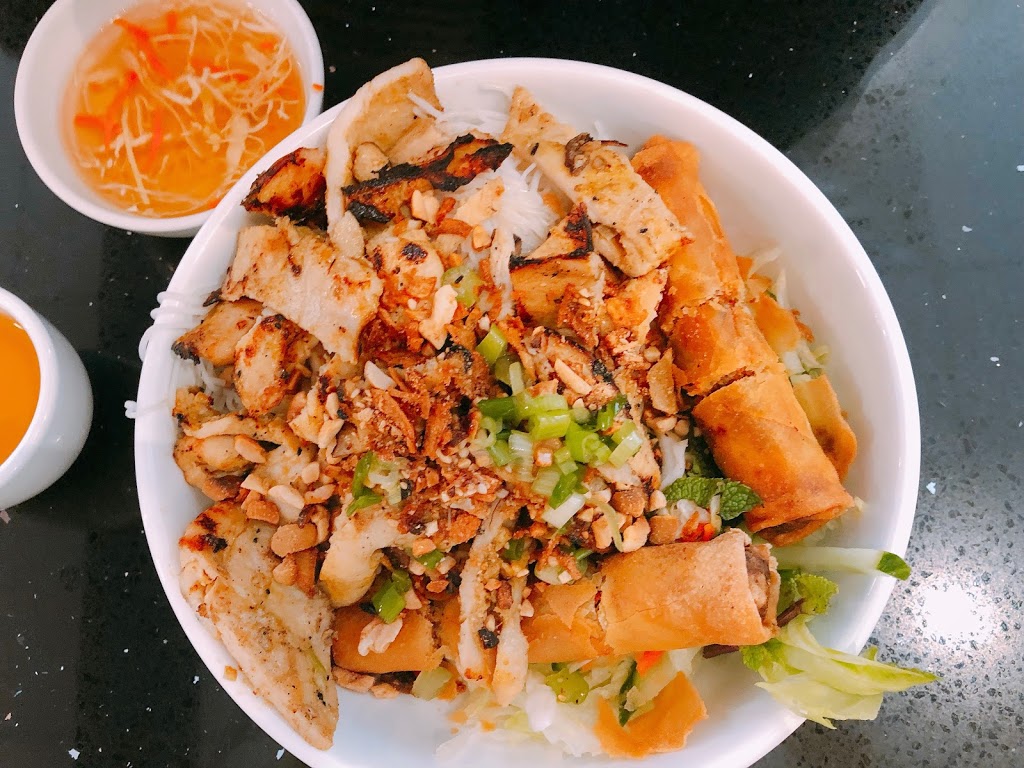 Kanata Noodle House | 500 Hazeldean Rd, Kanata, ON K2L 2B5, Canada | Phone: (613) 831-1121