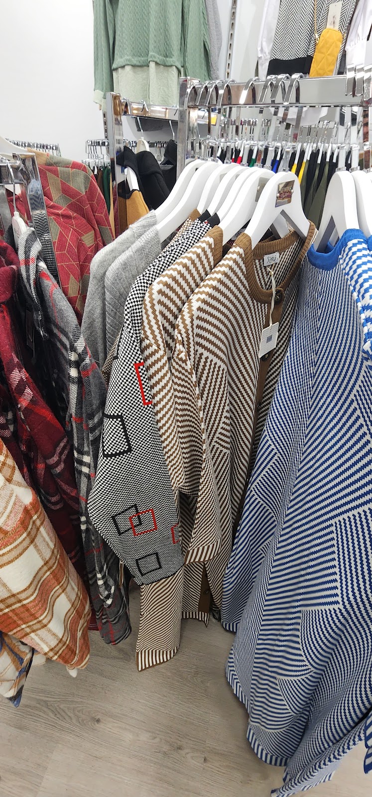 Newins Boutique | 3049 Carling Ave, Ottawa, ON K2B 7K3, Canada | Phone: (514) 659-3025