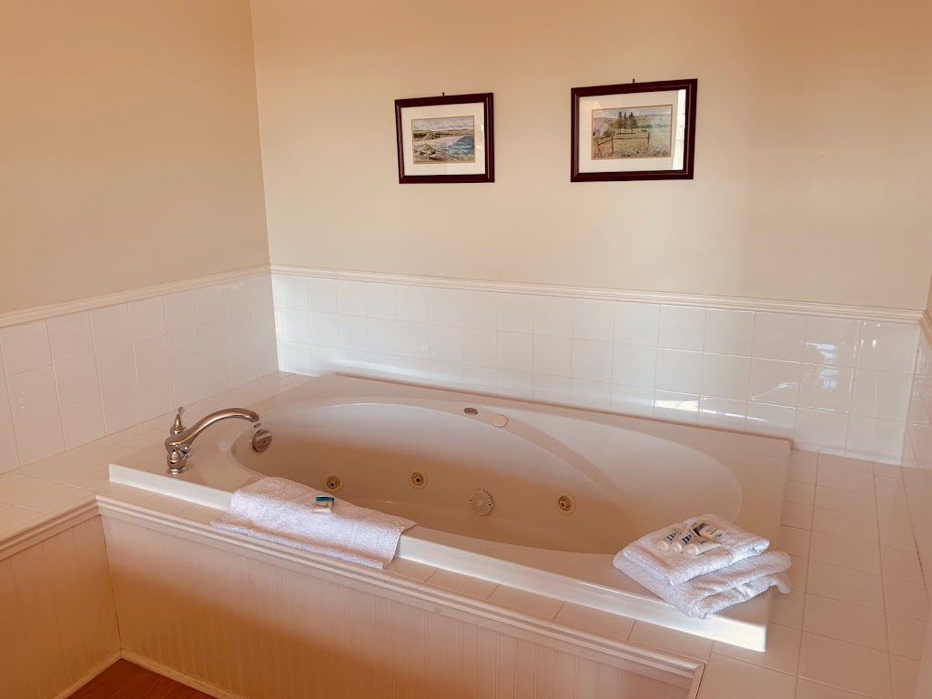 The Cavendish Motel | 8566 Cavendish Rd, Cavendish, PE C0A 1N0, Canada | Phone: (800) 565-2243